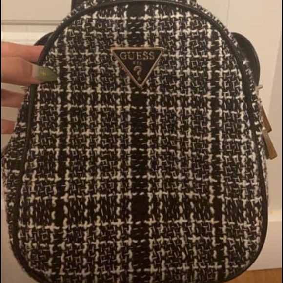 Guess purse - Picture 2 of 2